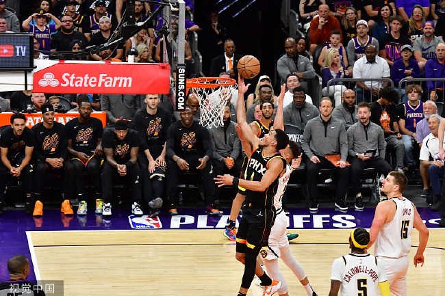  布克47分救主，太阳加时险胜掘金  