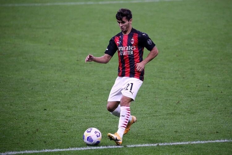  佛罗伦萨主帅下课，紫百合深陷降级区  