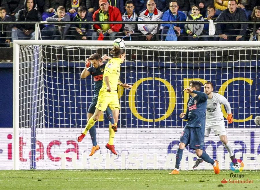  斯图加特青训小将梅开二度创纪录  